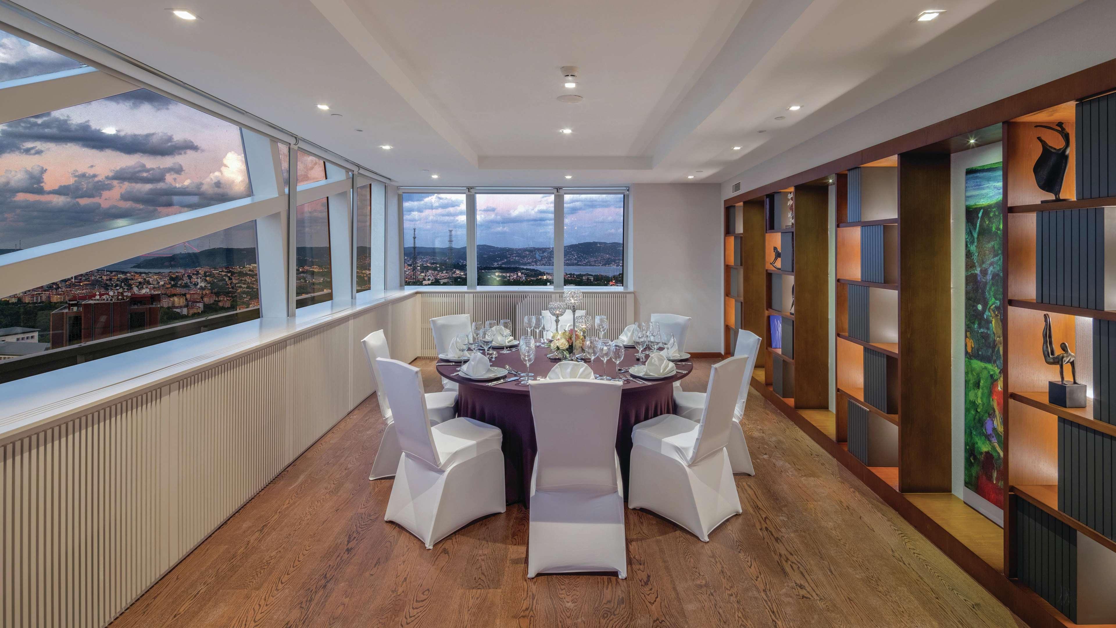 Hilton Maslak Otel 5*