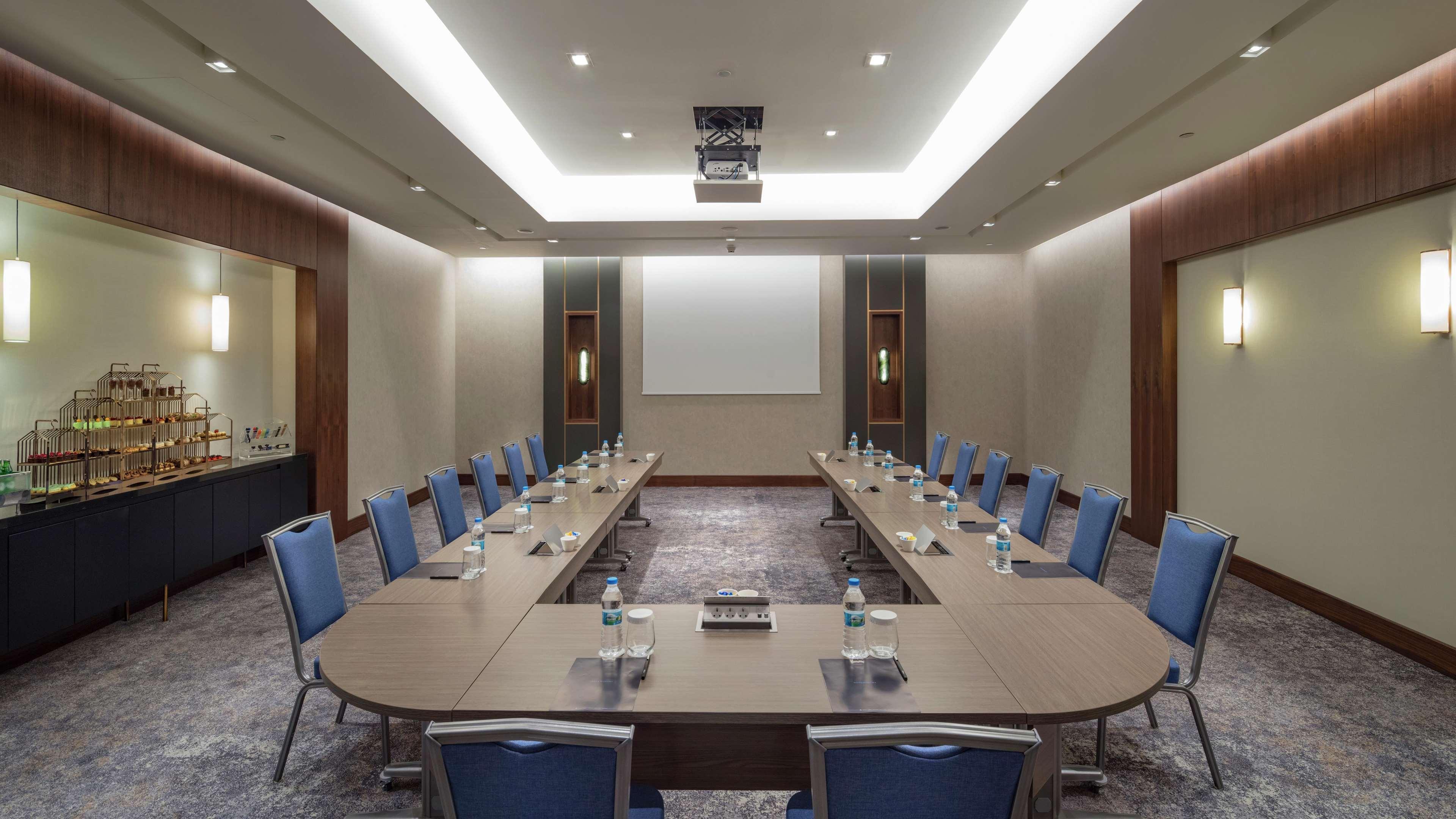 Hilton Maslak Otel 5*