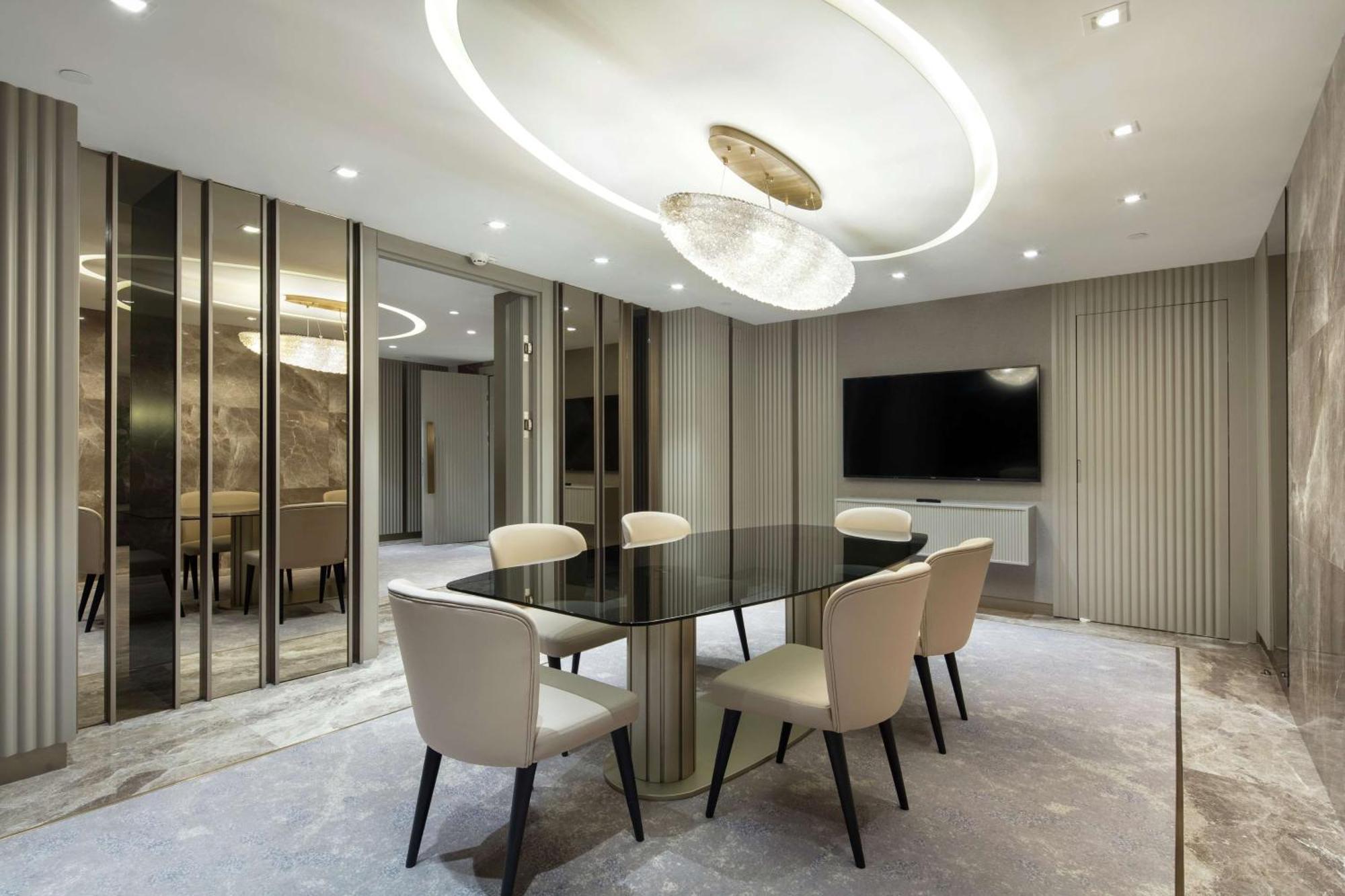 Hilton Maslak Otel 5*